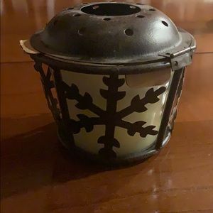 🚪NWOB Flip top snowflake lamplight farms candle